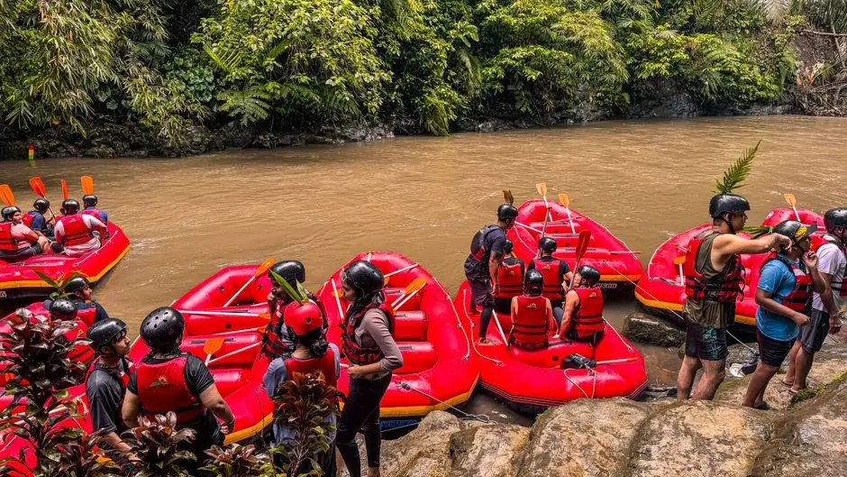 Jalan-jalan ke Air Terjun Tersembunyi di Pulautuangku: Tips Hemat untuk Keluarga Muda